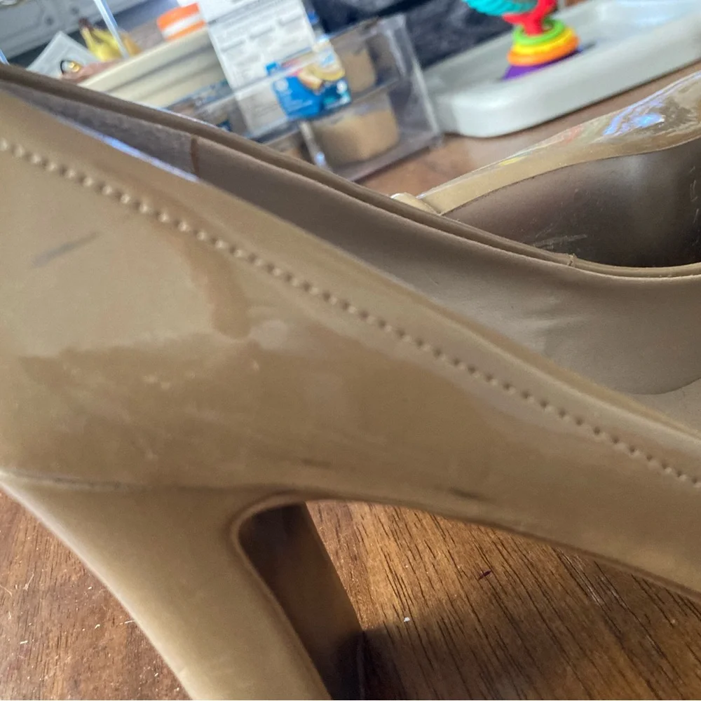 Tahari Patent Pumps - Picture 16 of 16